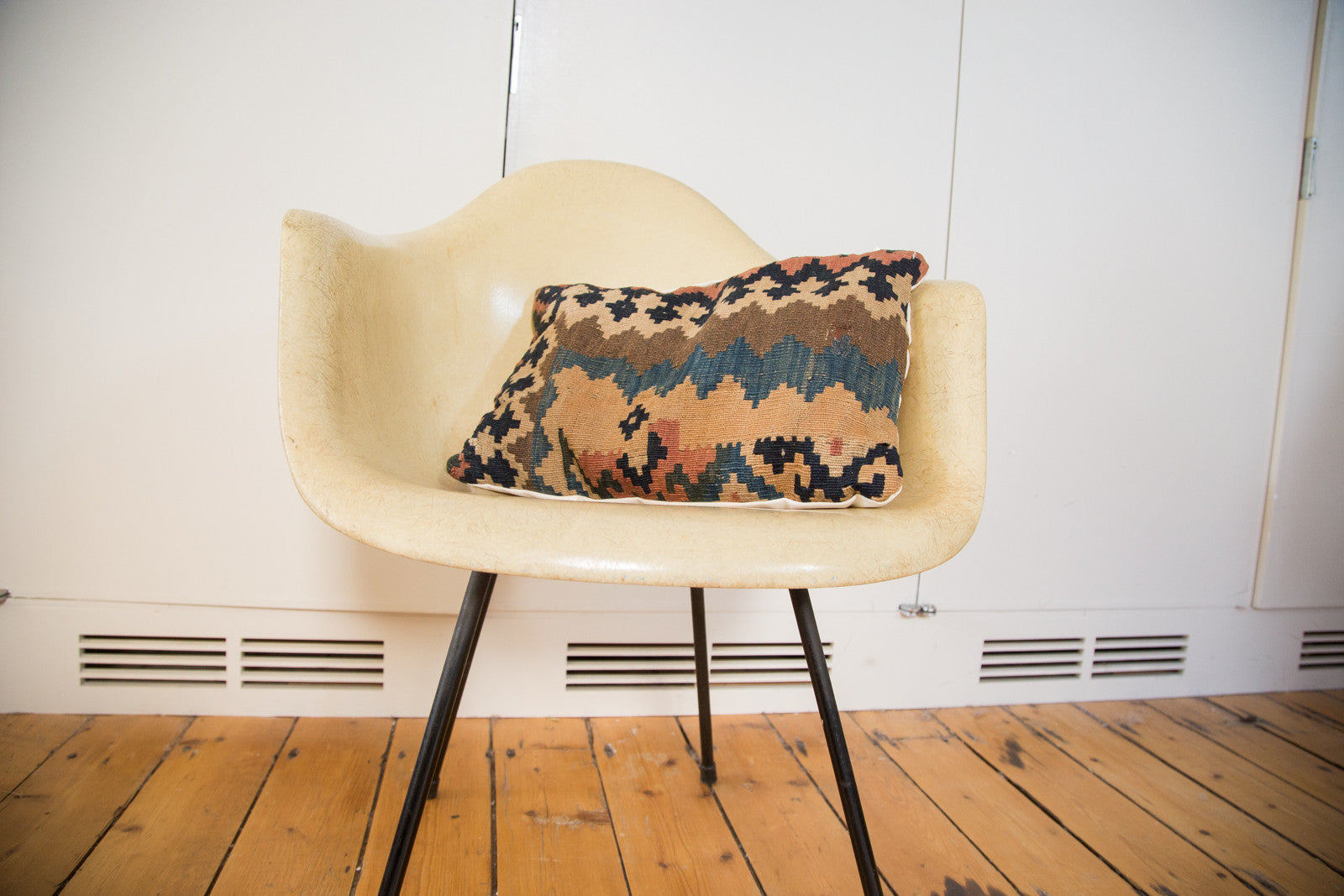 Antique Kilim Pillow // ONH Item 2731E Image 1