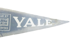 Vintage Yale Luxe Et Veritas Felt Flag Banner // ONH Item 2823 Image 1