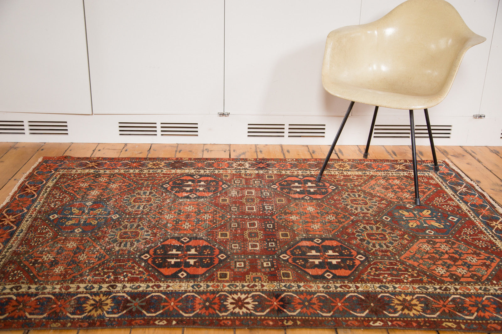 4.5x6.5 Antique Distressed Baktiari Rug // ONH Item 3020 Image 1