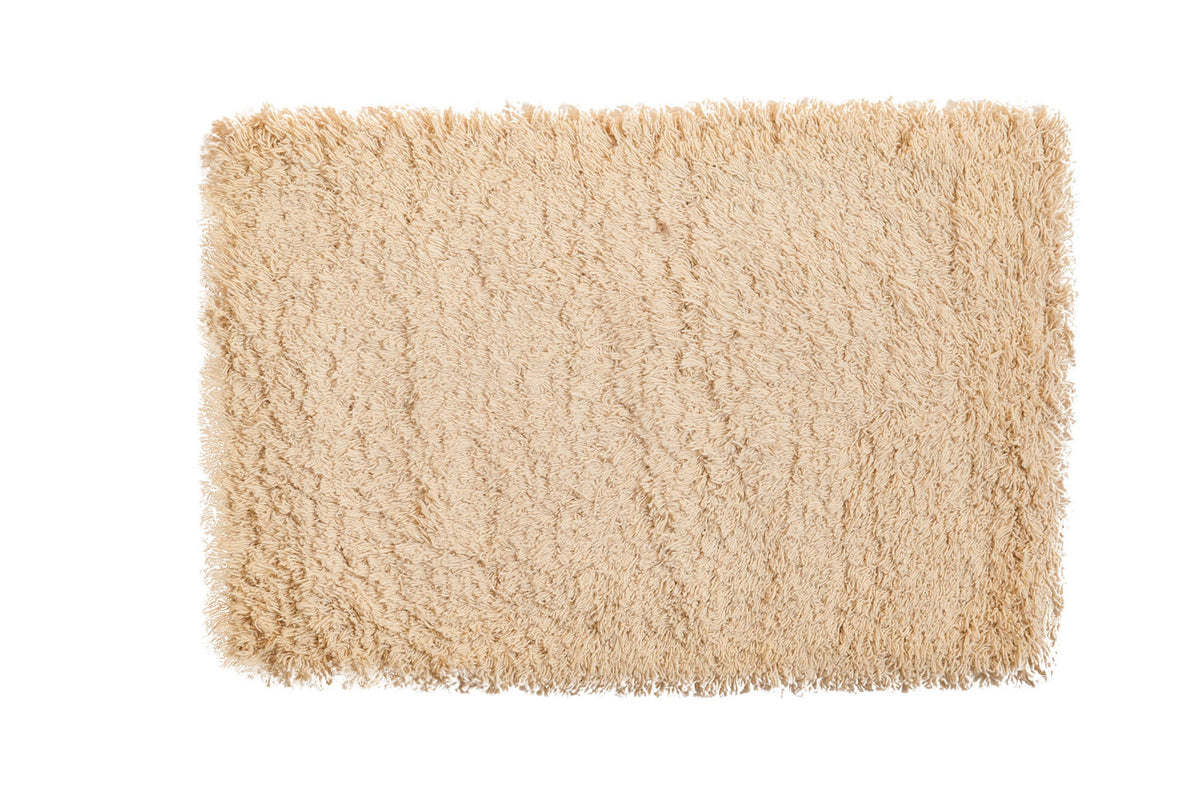 Plush hand woven light beige shag bath mat, 2x3 feet.