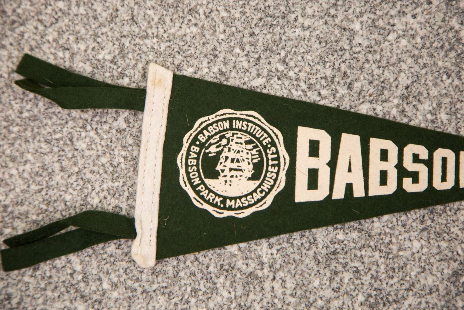 Massachusetts Babson Institute Felt Flag // ONH Item 3087 Image 1