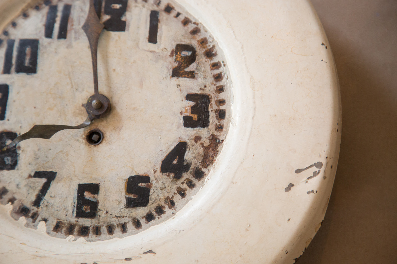 Folk Art Country Cottage Clock // ONH Item 3544 Image 1