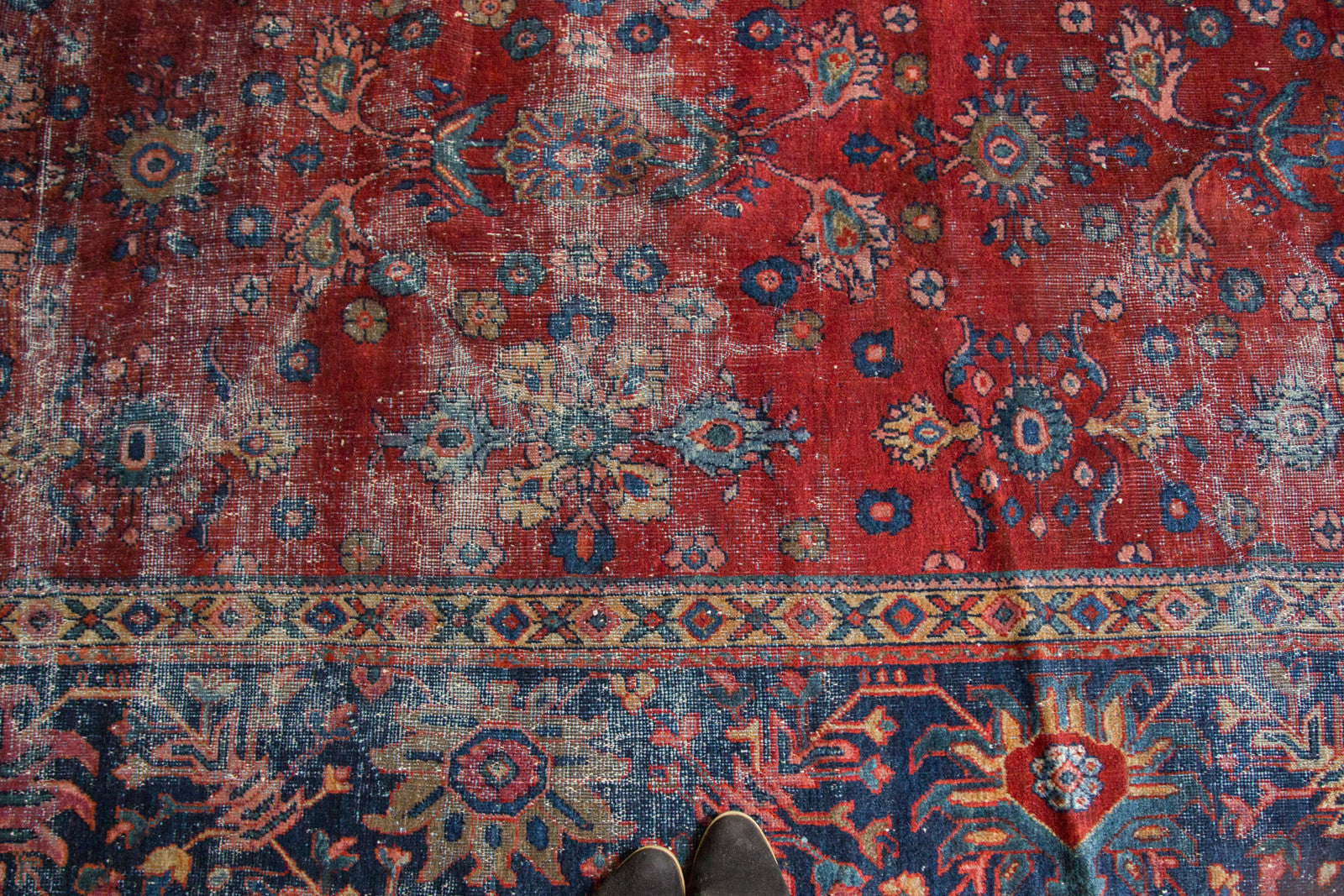  Vintage Distressed Mahal Carpet / Item 3628 image 2