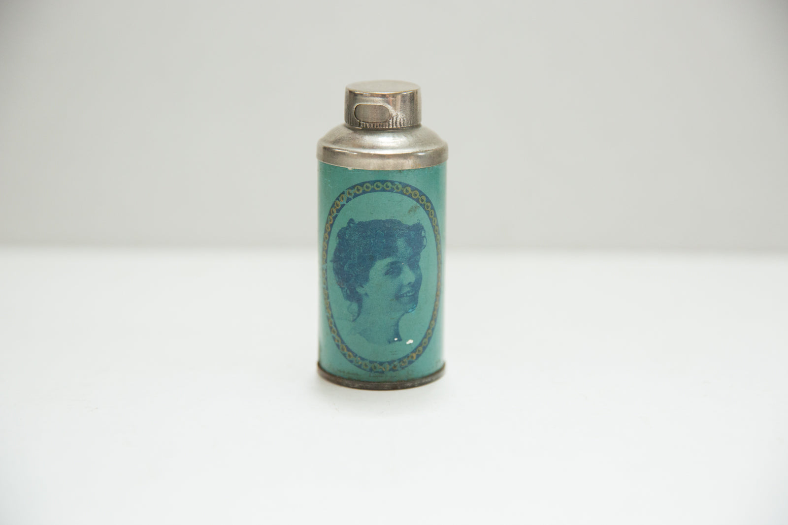 Antique Tooth Powder Dental Tin // ONH Item 4343 Image 1