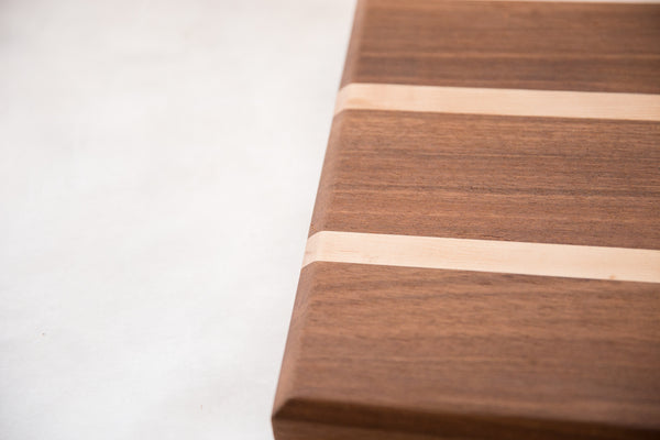 Serving / Cutting Board Mahogany and Maple Small // ONH Item 4424 Image 3