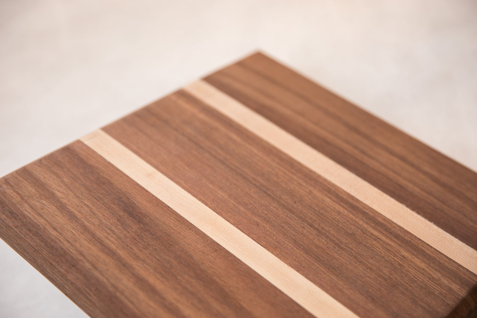 Serving / Cutting Board Mahogany and Maple Small // ONH Item 4424 Image 1