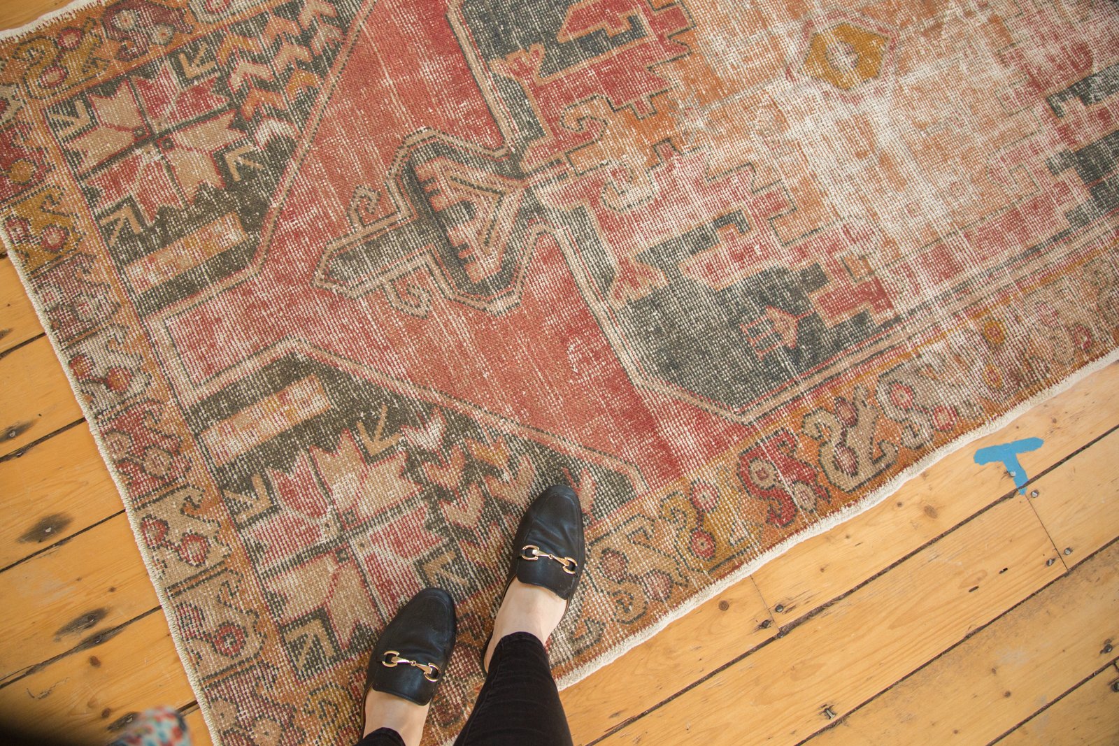  Vintage Distressed Oushak Rug Runner / Item 4728 image 2