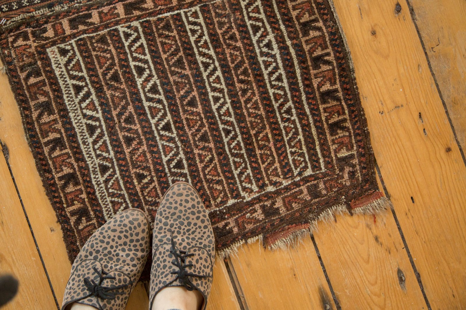 1.5x1.5 Vintage Belouch Bag Face Square Rug Mat // ONH Item 4746 Image 1