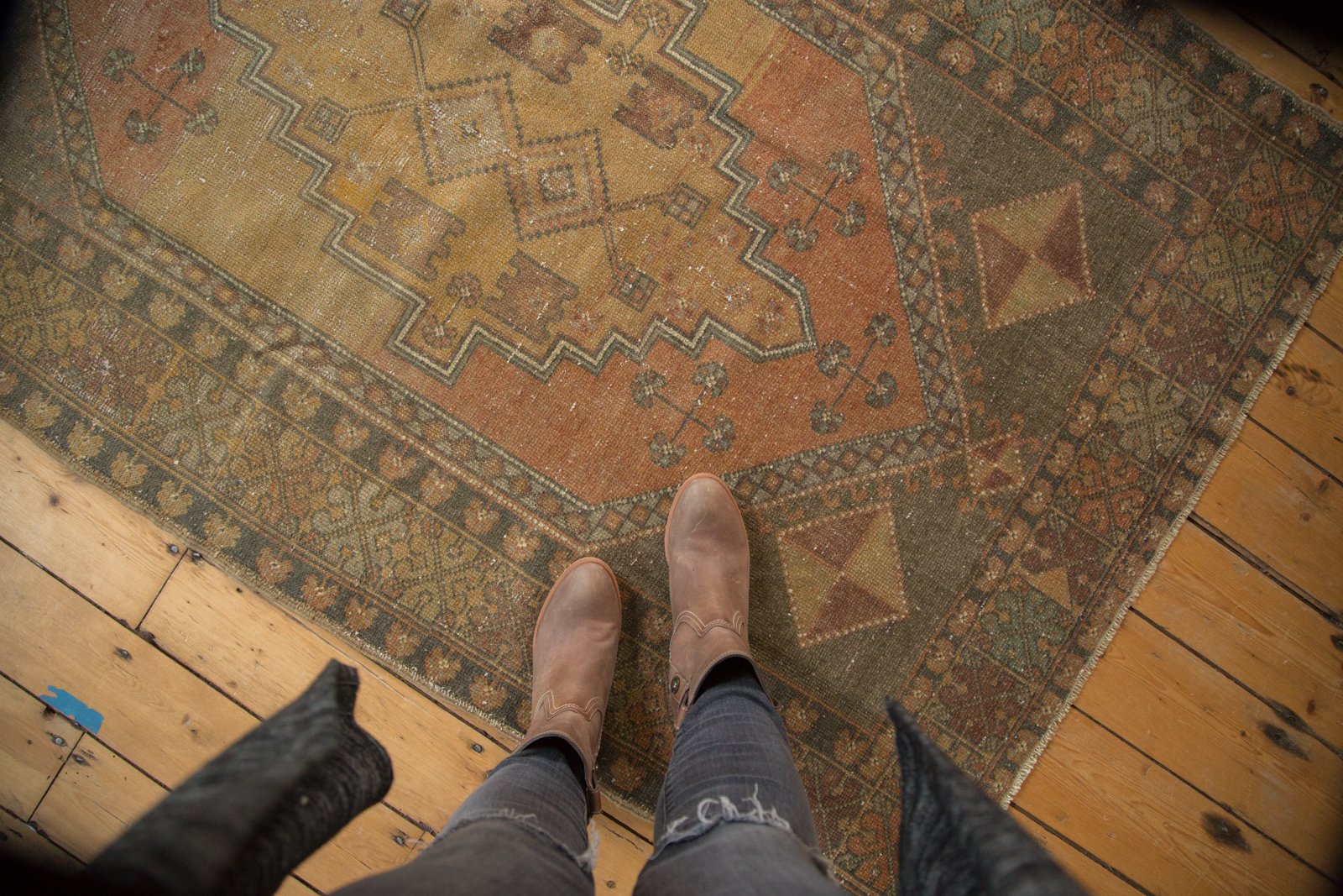  Vintage Distressed Oushak Rug / Item 4844 image 2