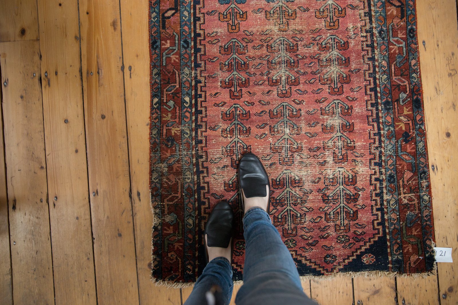 Antique Lilihan Fragment Square Rug