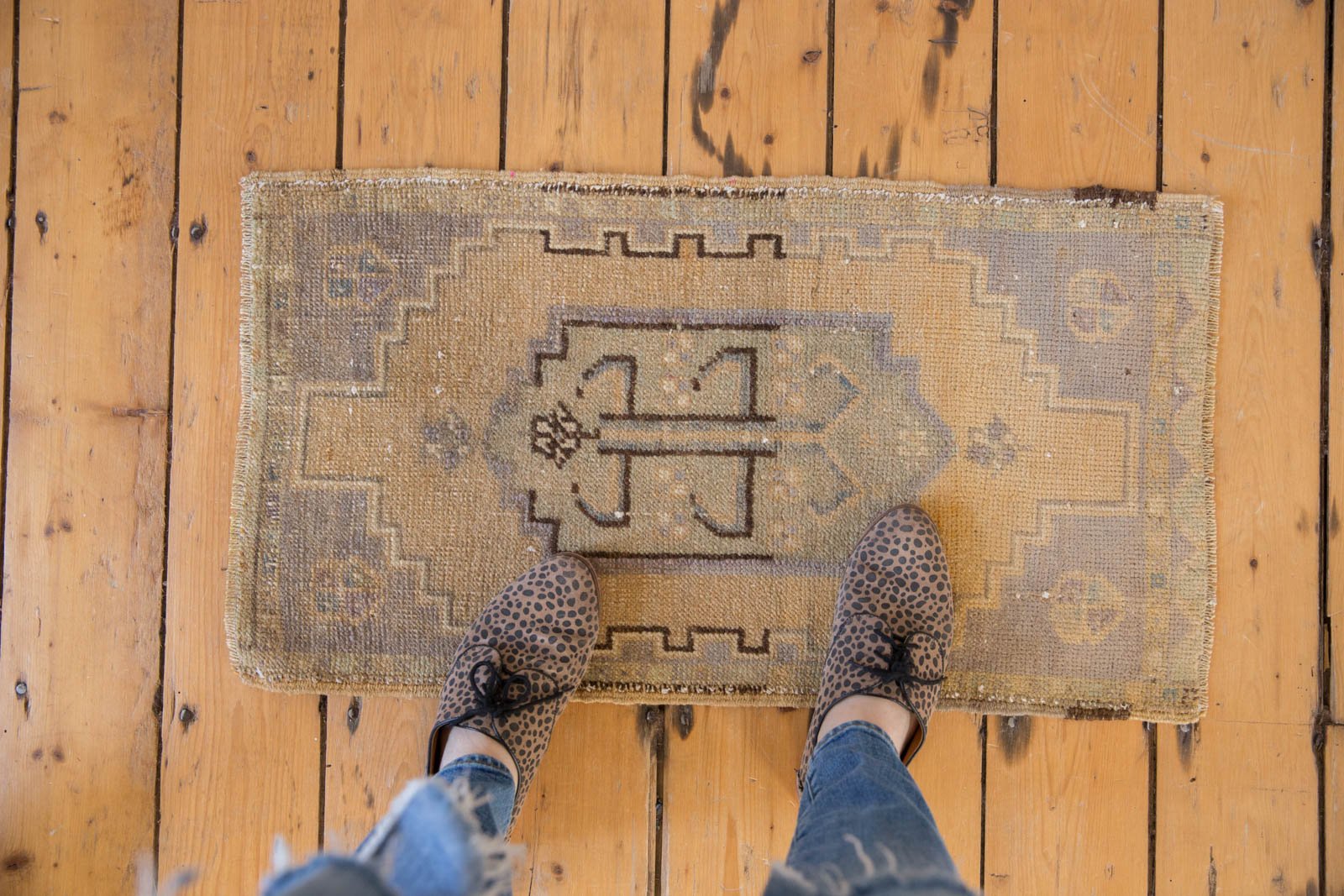 1.5x2.5 Vintage Distressed Oushak Rug Mat // ONH Item 5296 Image 1