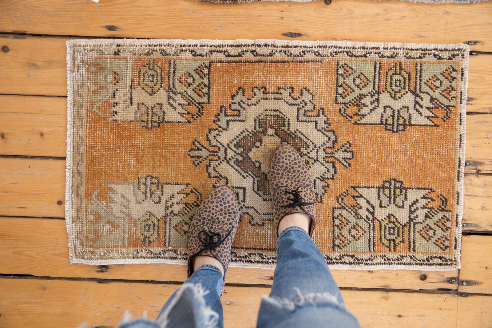  Vintage Distressed Oushak Rug Mat / Item 5297 image 2