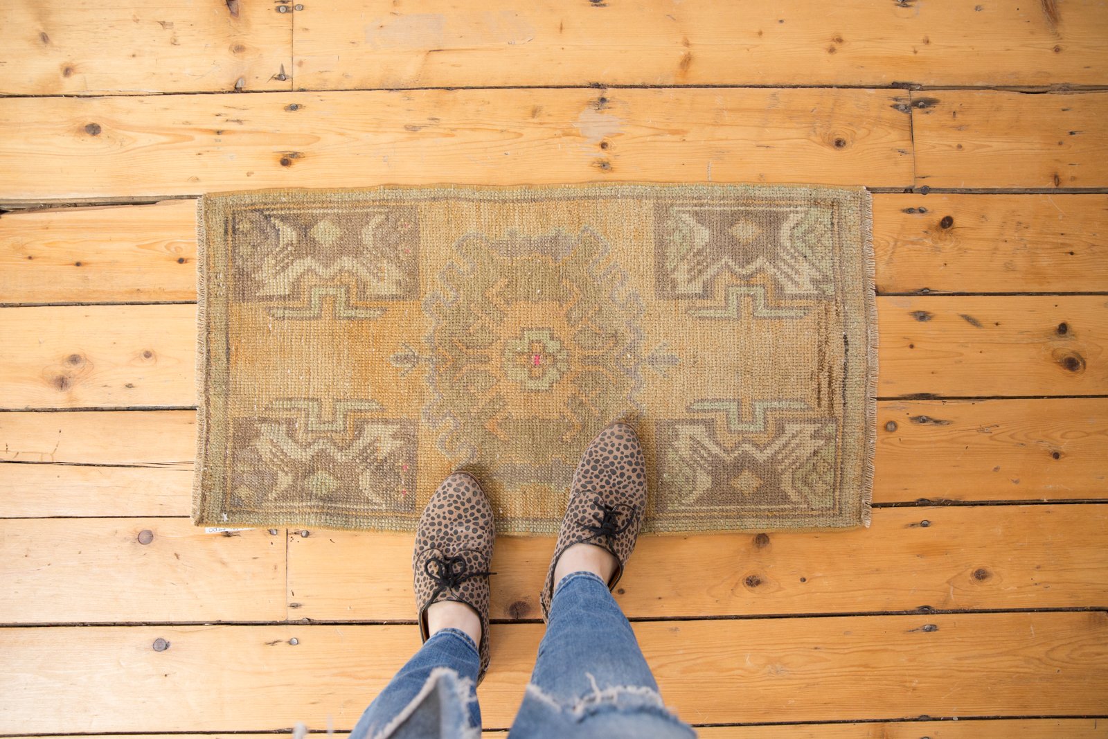  Vintage Distressed Oushak Rug Mat / Item 5299 image 2