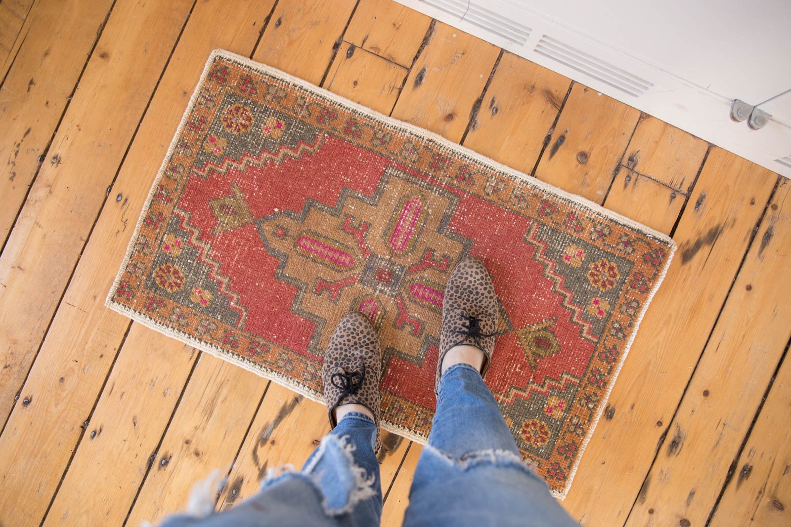  Vintage Distressed Oushak Rug Mat / Item 5318 image 2