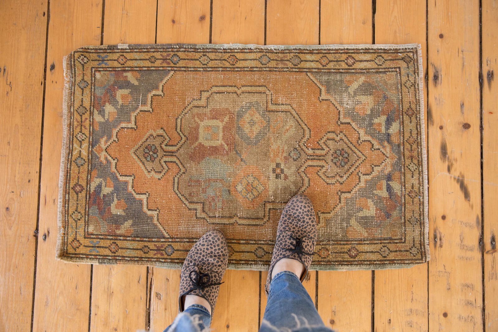  Vintage Distressed Oushak Rug Mat / Item 5325 image 2