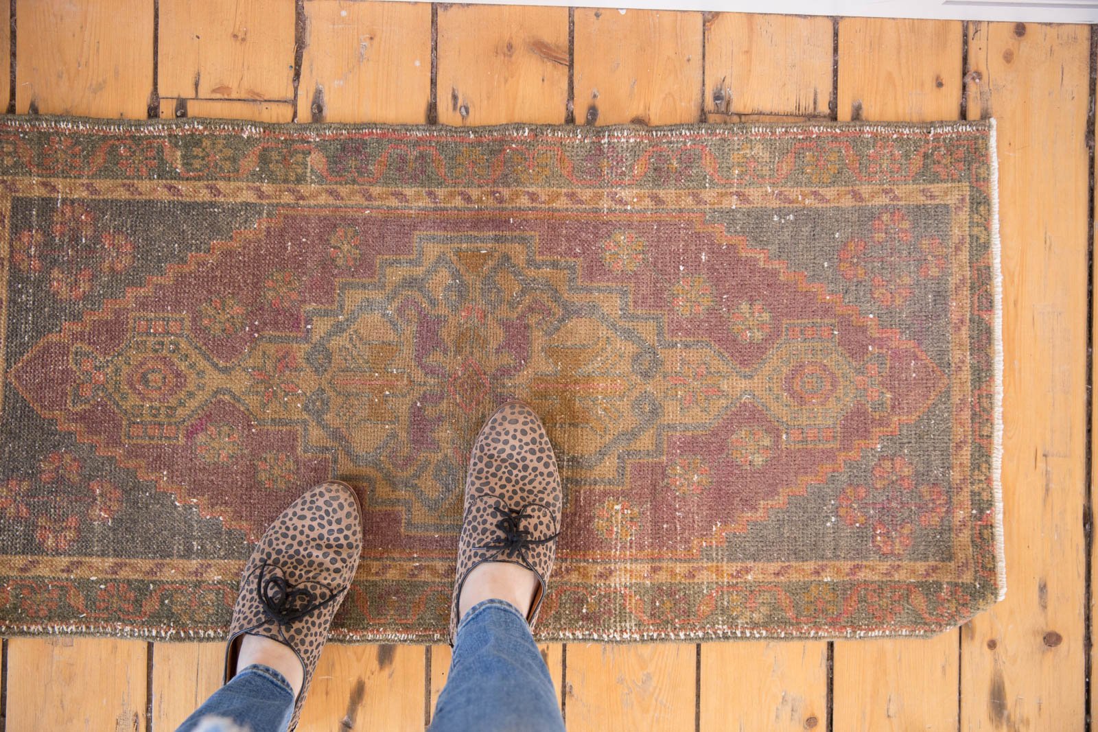  Vintage Distressed Oushak Rug Mat Runner / Item 5330 image 2