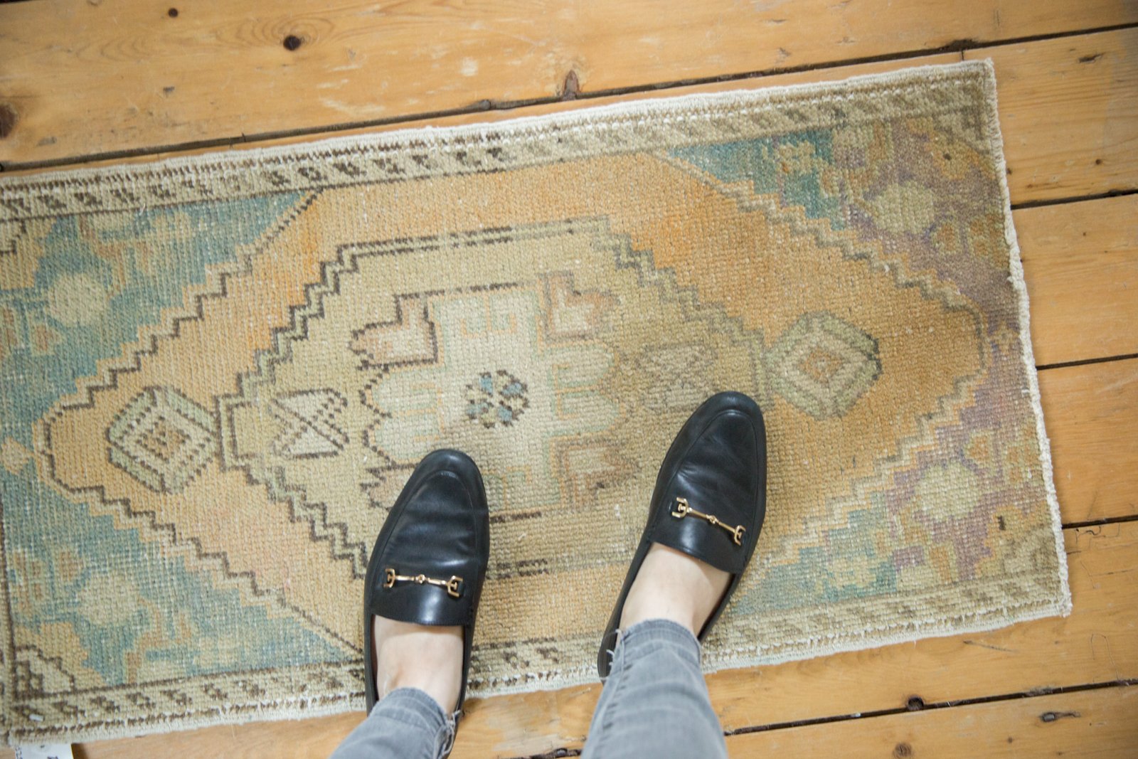  Vintage Distressed Oushak Rug Mat / Item 5343 image 2