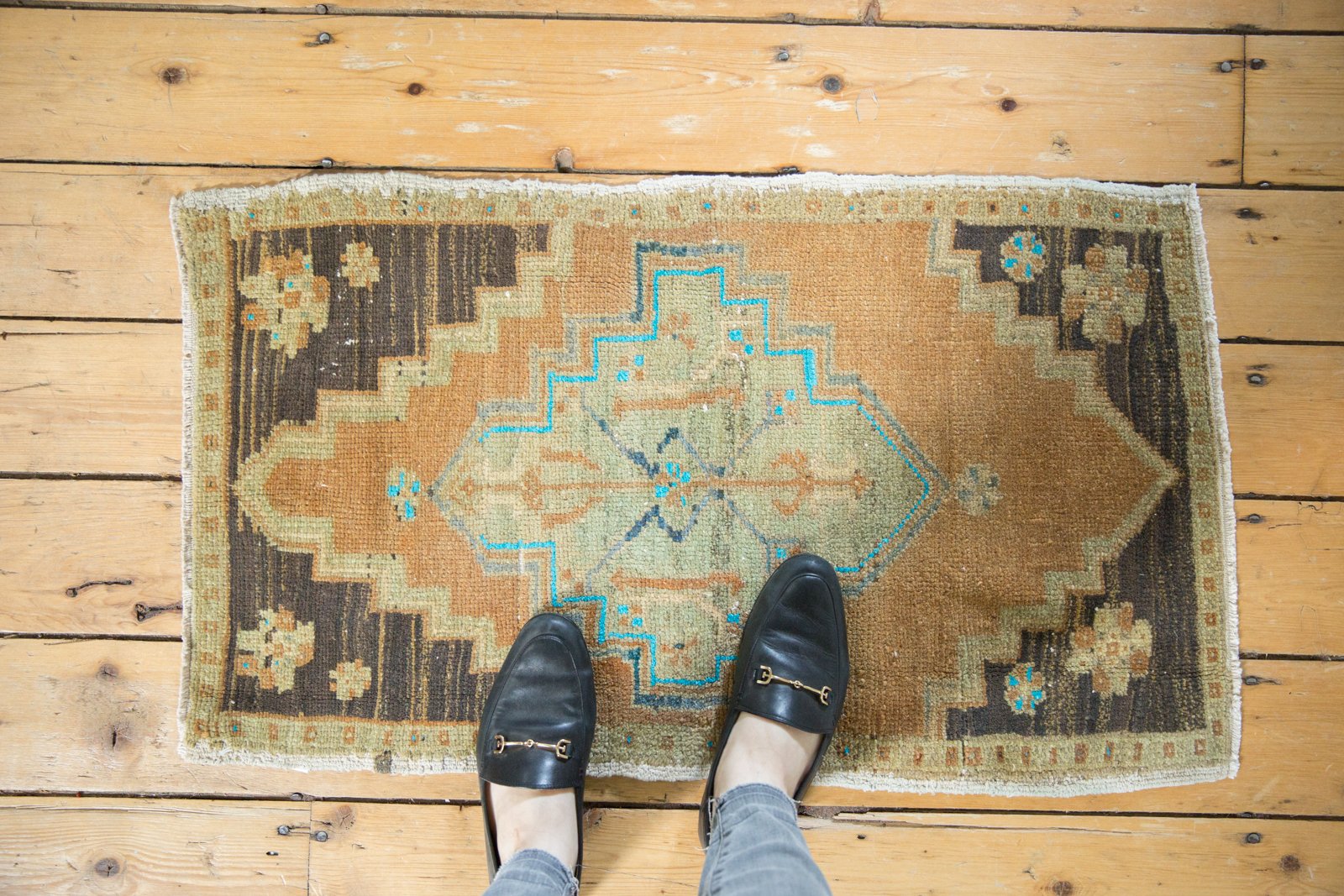  Vintage Distressed Oushak Rug Mat / Item 5347 image 2