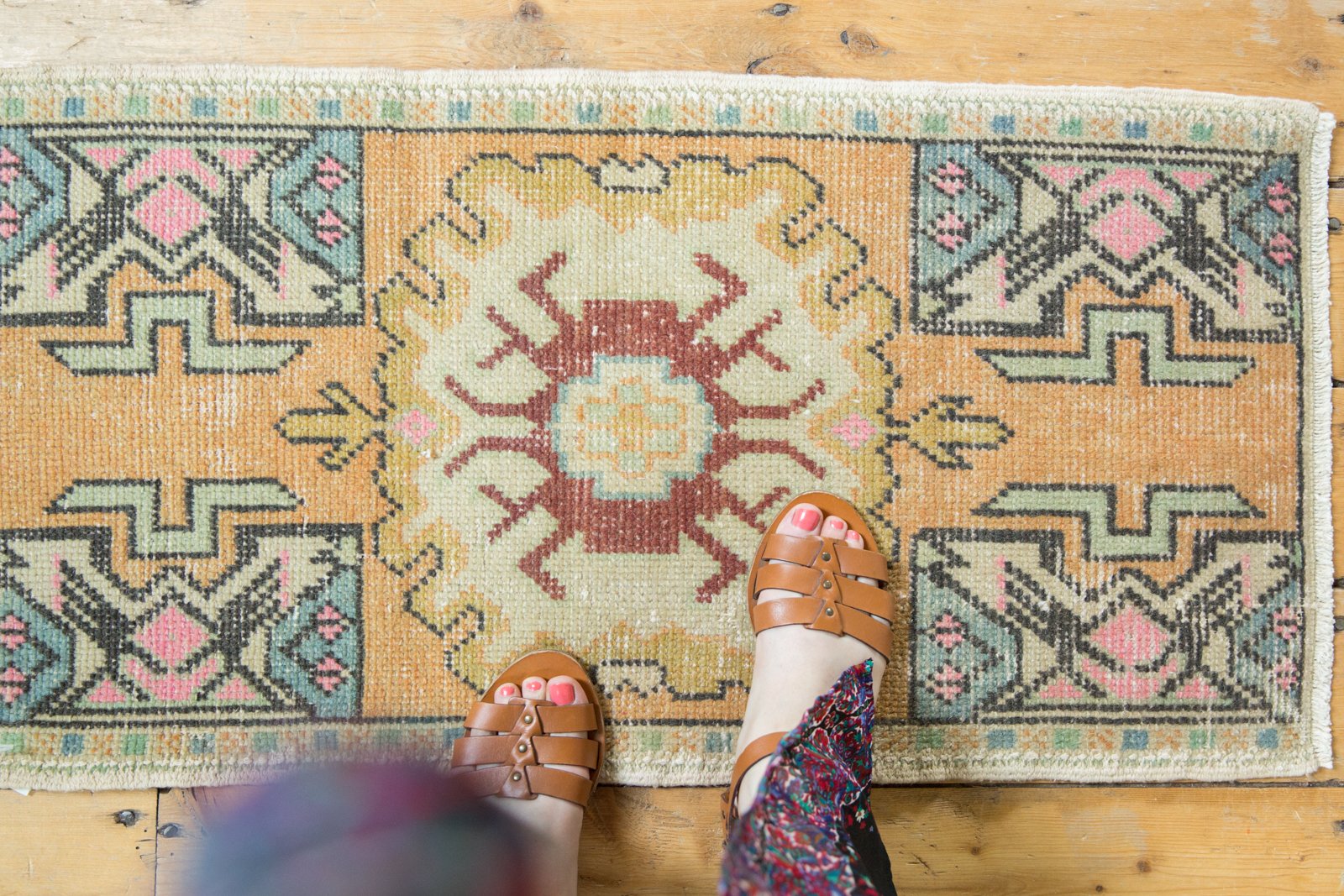  Vintage Distressed Oushak Rug Mat / Item 5354 image 2