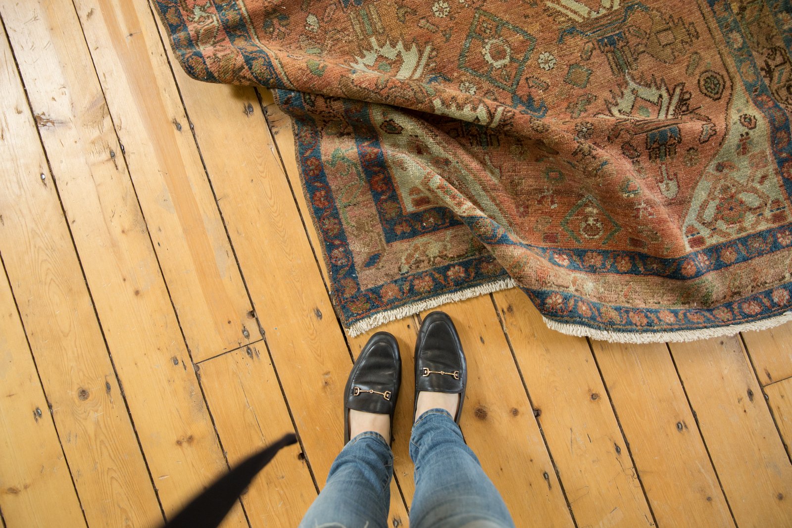  Vintage Distressed Malayer Rug / Item 5489 image 2