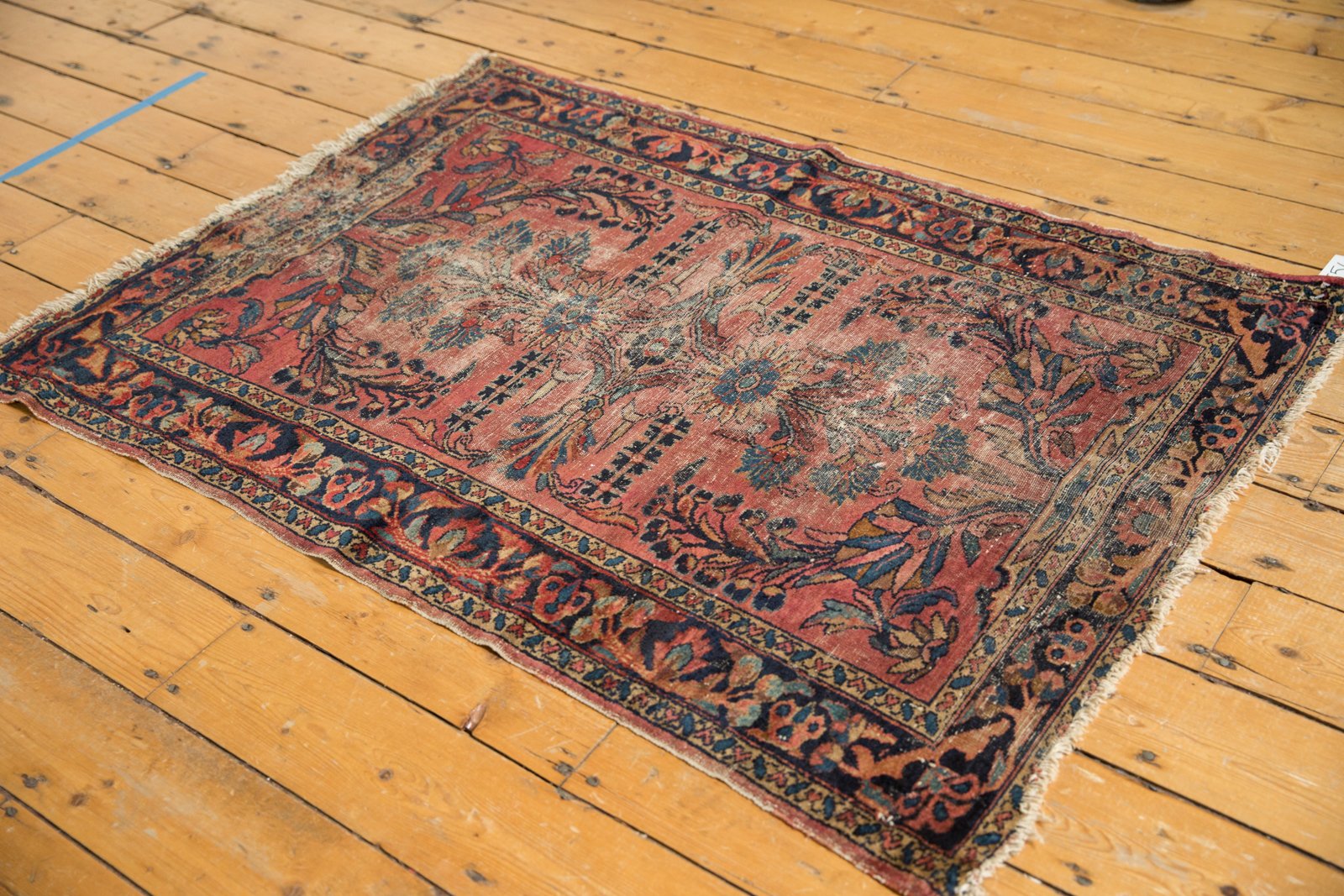 Vintage Lilihan Square Rug