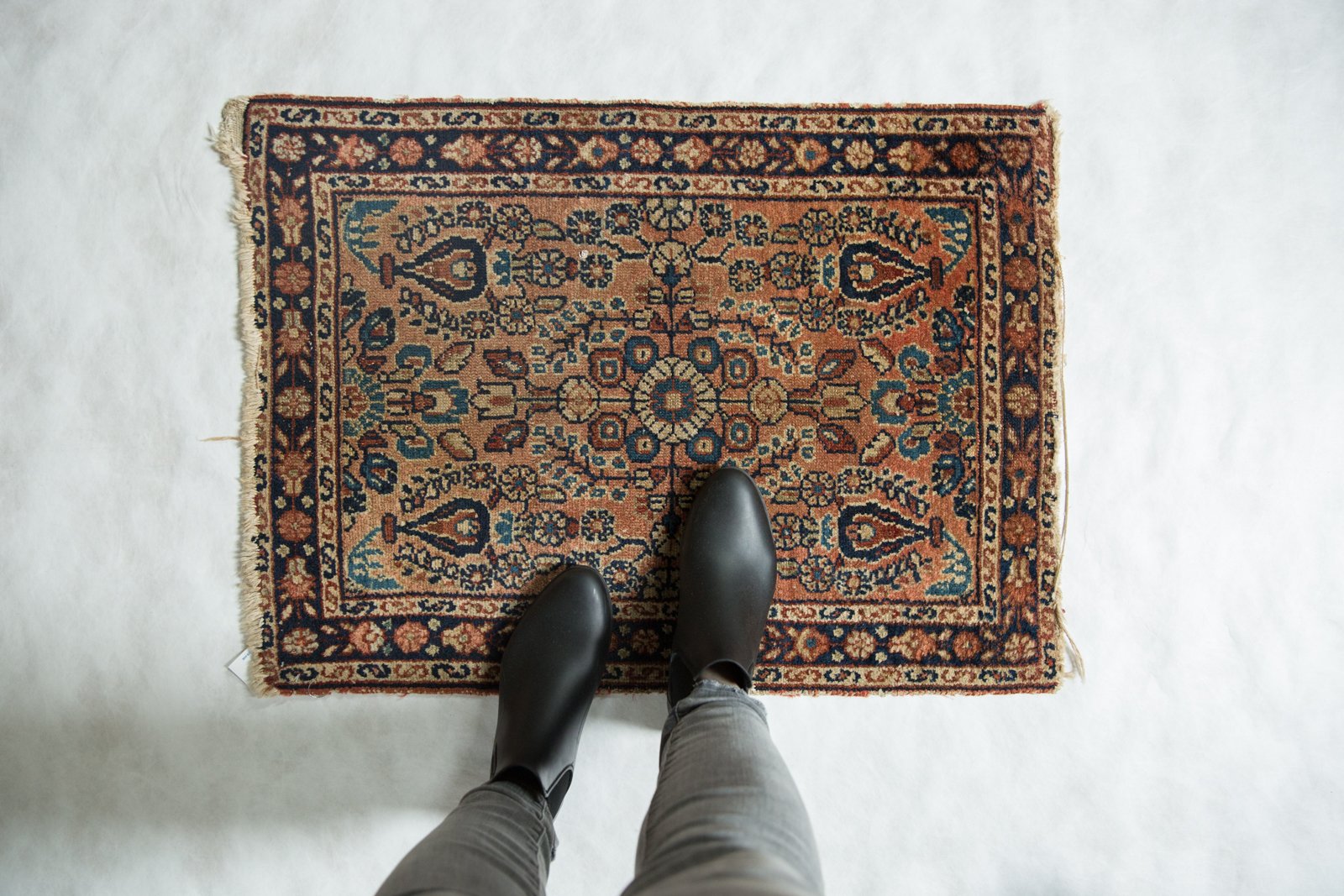 2x3 Vintage Lilihan Rug Mat // ONH Item 5569 Image 1