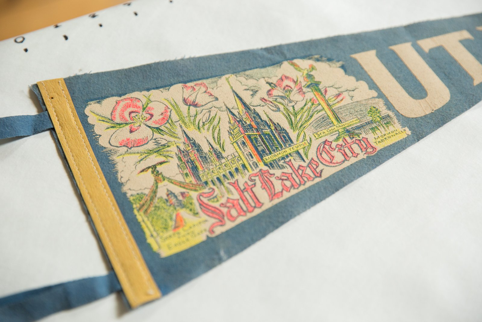 Utah (Salt Lake City / State Capital Thru Eagle Gate / Mormon Temple / Sea Gull Monument / Mormon Tabernacle) Felt Flag