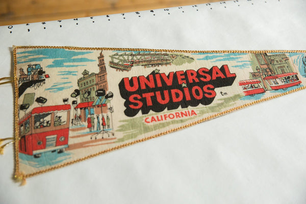Universal Studios ª California Felt Flag