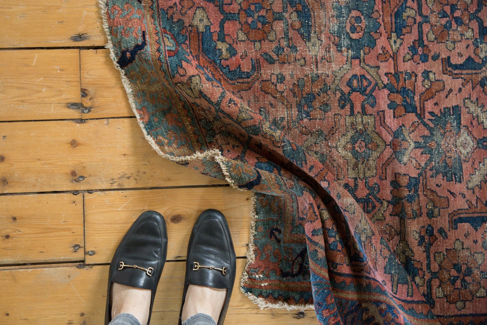  Vintage Lilihan Square Rug / Item 5932 image 2