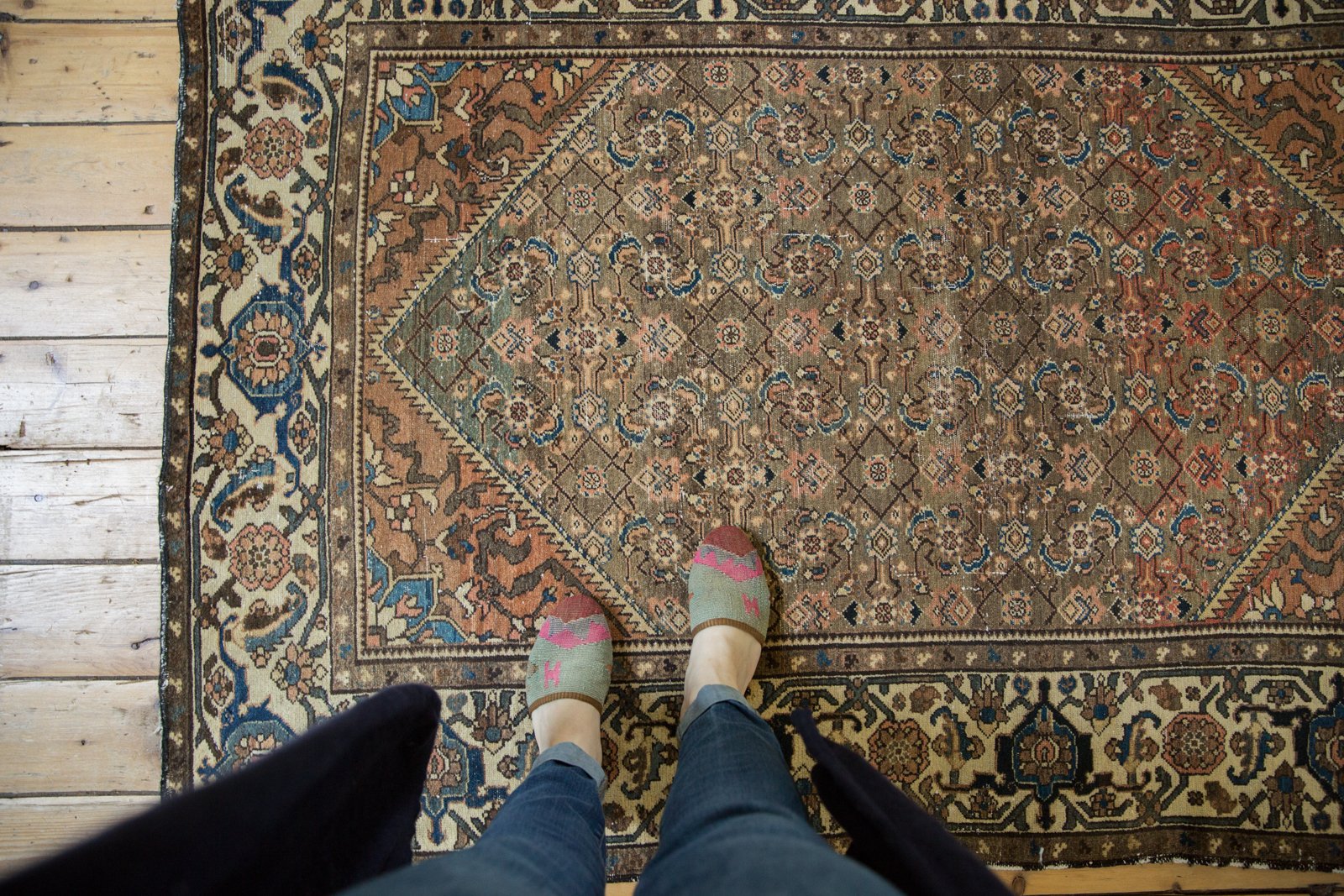  Vintage Distressed Malayer Rug / Item 5971 image 2