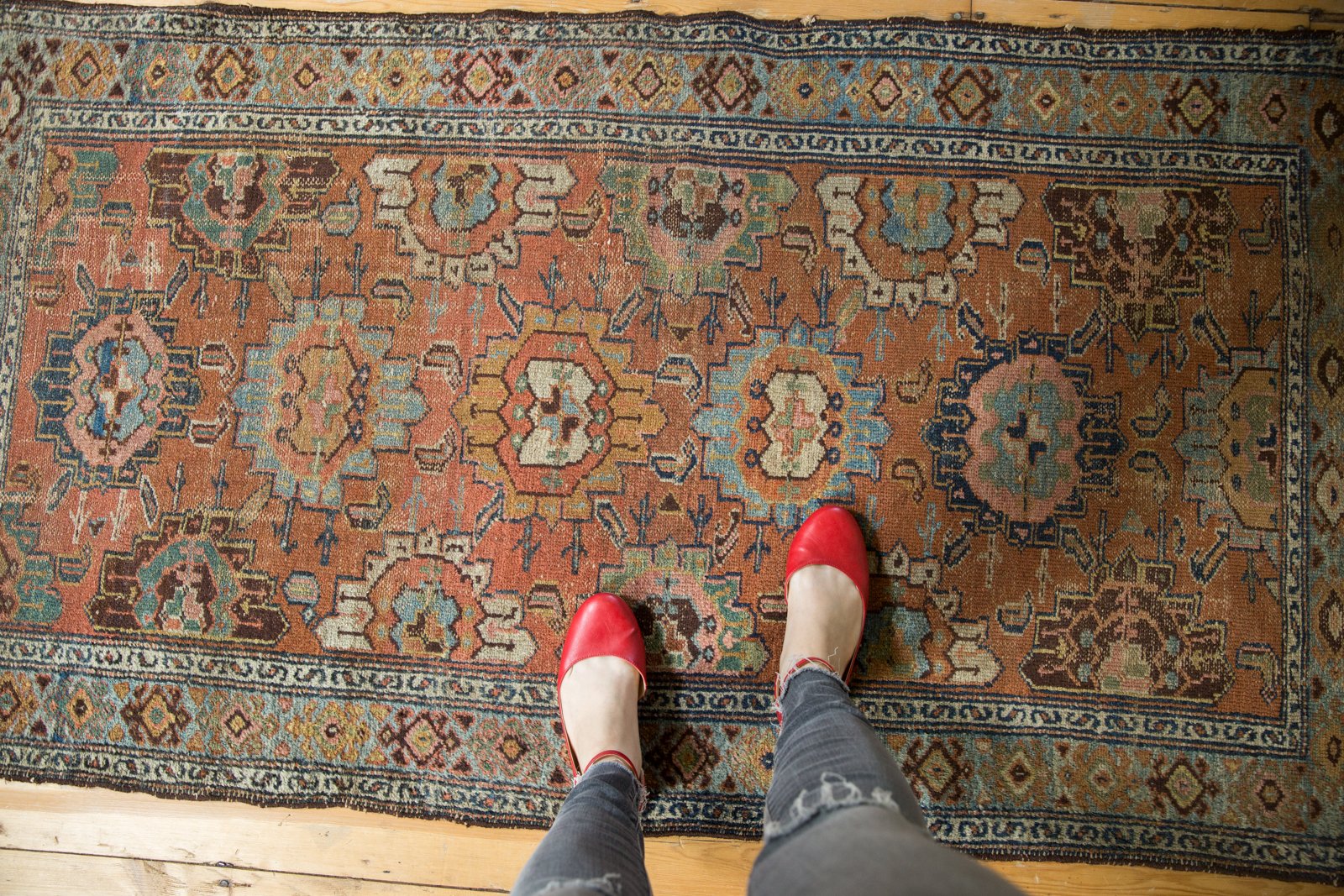  Vintage Distressed Lilihan Rug / Item 6063 image 2