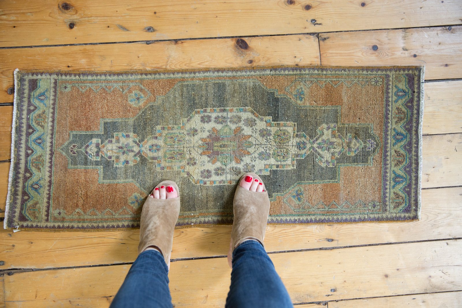  Vintage Distressed Oushak Rug Mat Runner / Item 6122 image 2