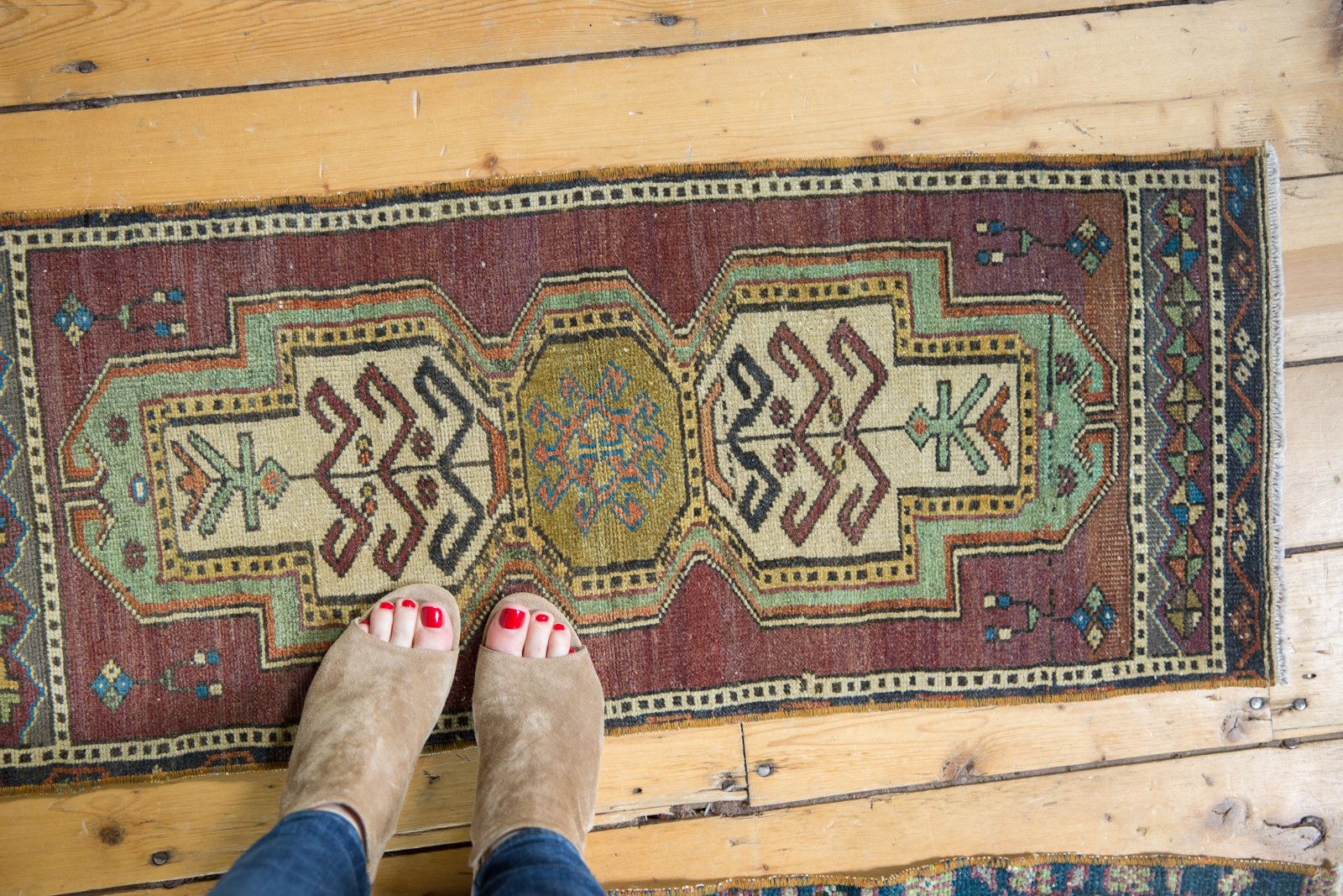  Vintage Distressed Oushak Rug Mat Runner / Item 6127 image 2