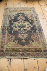 Vintage Oushak rug's end fringe and lower border in time-softened mauve and bronze.