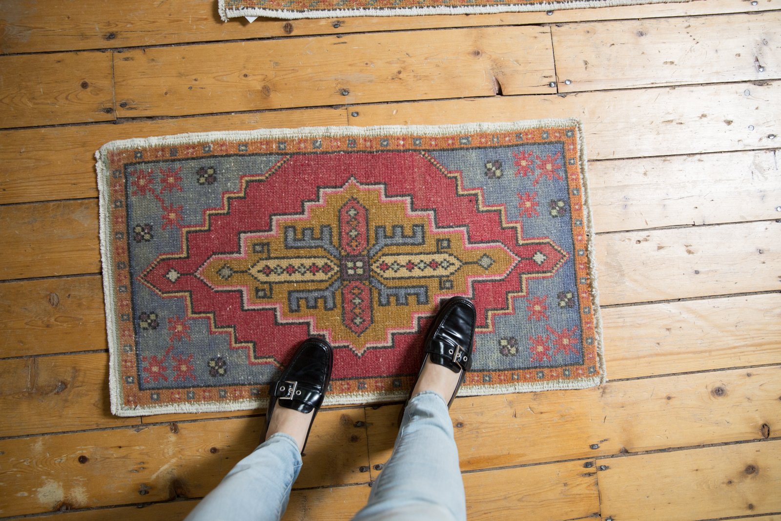  Vintage Distressed Oushak Rug Mat / Item 6159 image 2