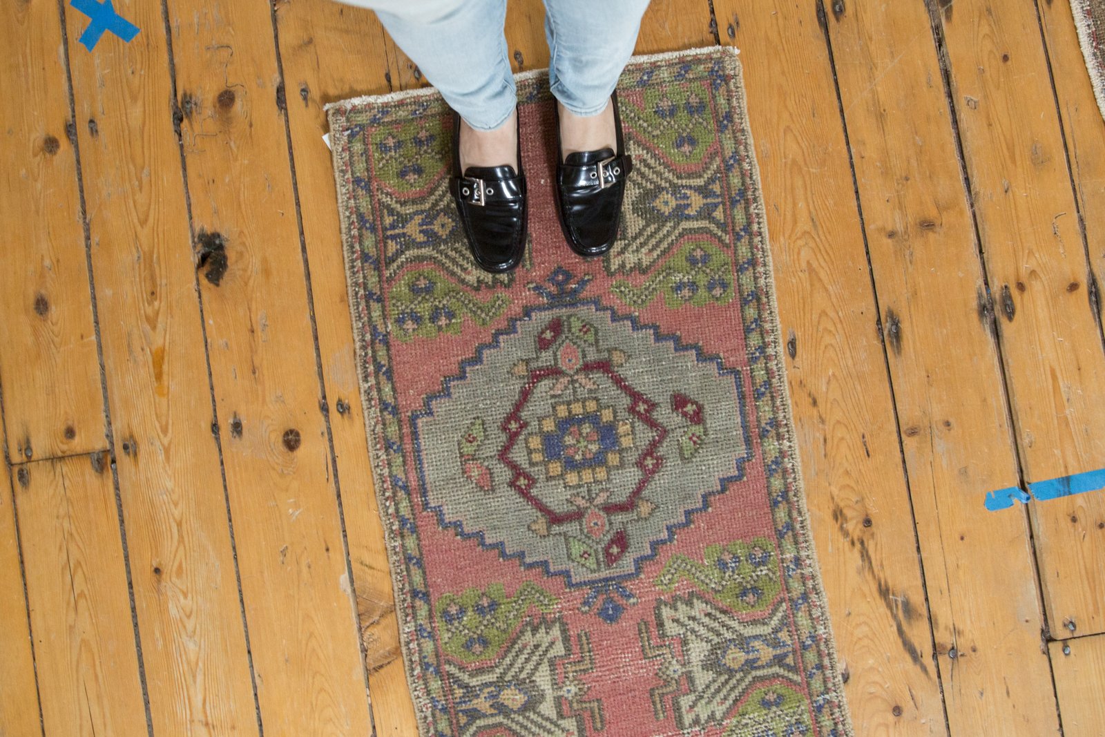  Vintage Distressed Oushak Rug Mat / Item 6164 image 2