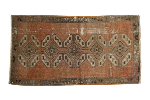 1'6" x 2'10" Vintage Distressed Oushak Rug Mat / Item 6165 image 1