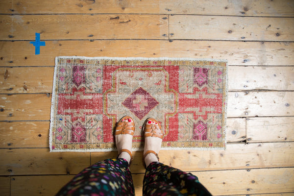 1.5x3 Vintage Distressed Oushak Rug Mat // ONH Item 6167 Image 1