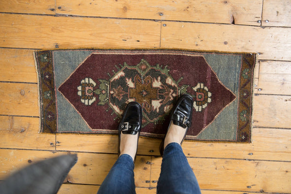  Vintage Distressed Oushak Rug Mat Runner / Item 6172 image 2