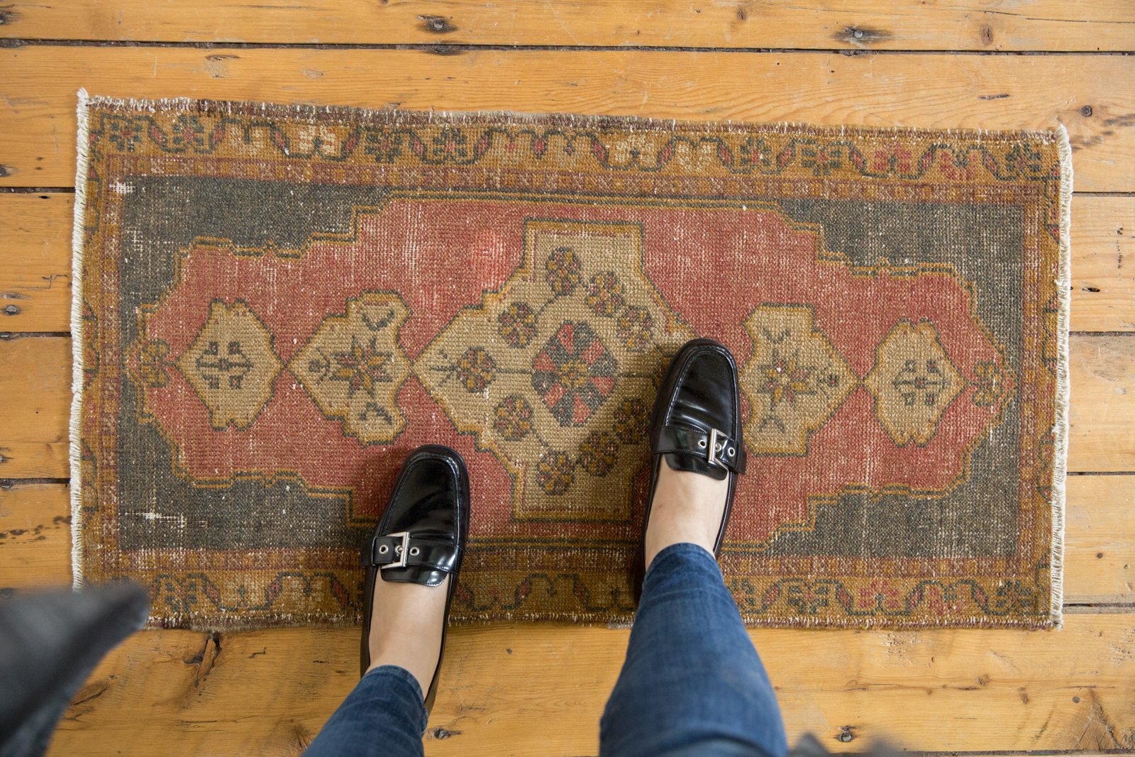  Vintage Distressed Oushak Rug Mat / Item 6174 image 2