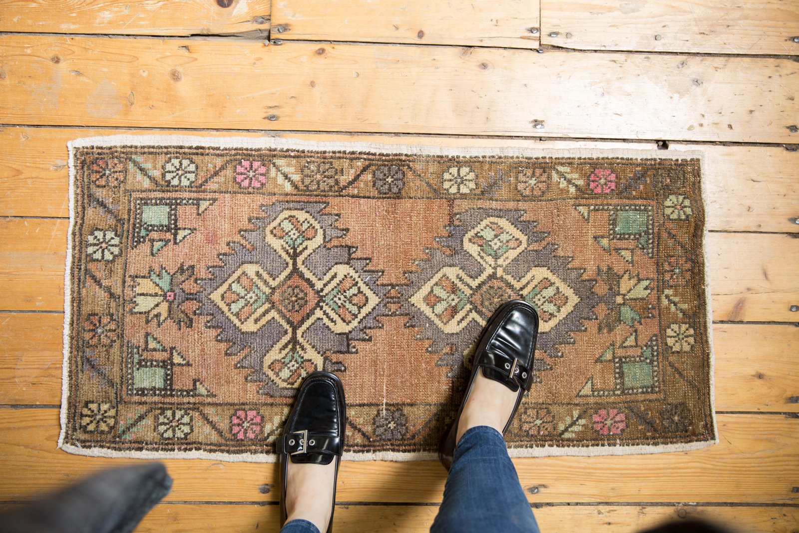  Vintage Distressed Oushak Rug Mat / Item 6177 image 2