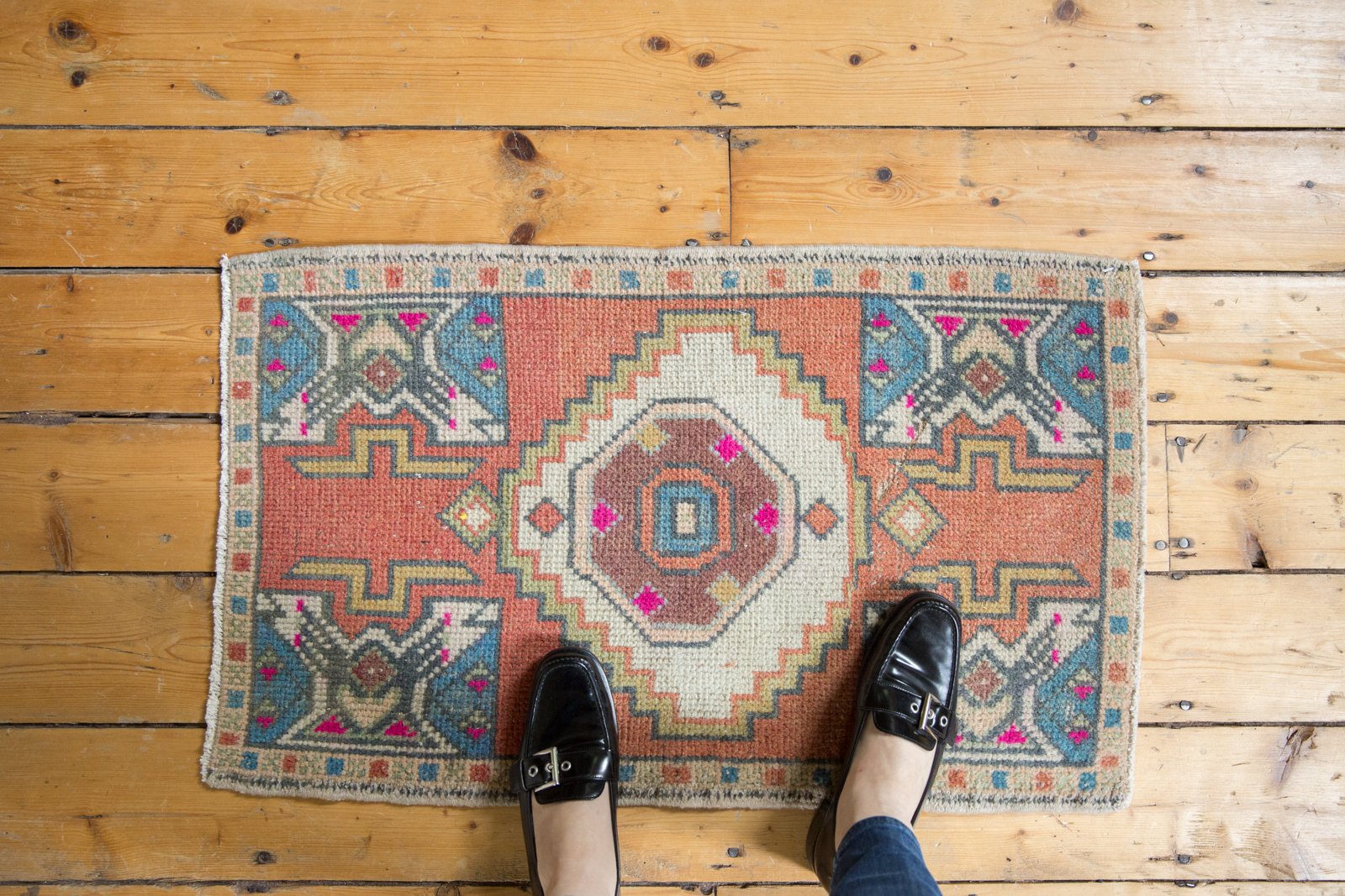  Vintage Distressed Oushak Rug Mat / Item 6178 image 2