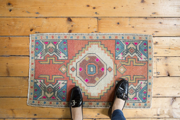  Vintage Distressed Oushak Rug Mat / Item 6178 image 2