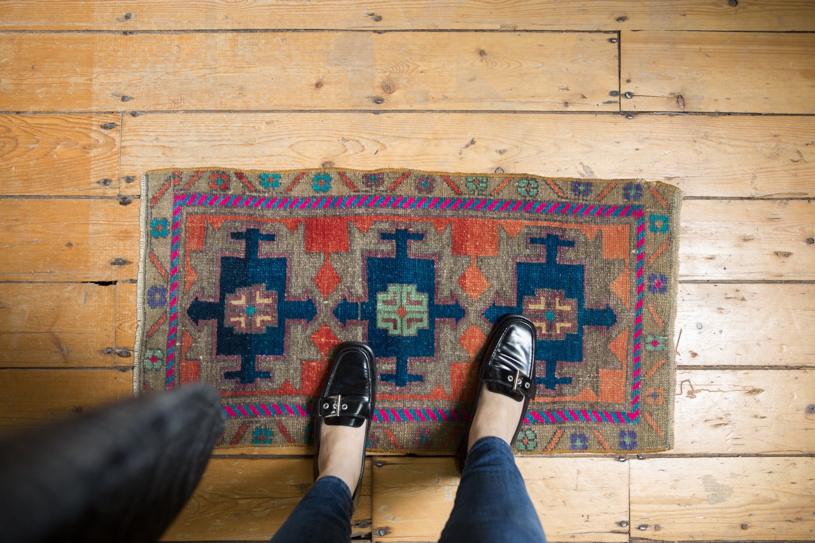 1.5x3 Vintage Distressed Oushak Rug Mat // ONH Item 6179 Image 1