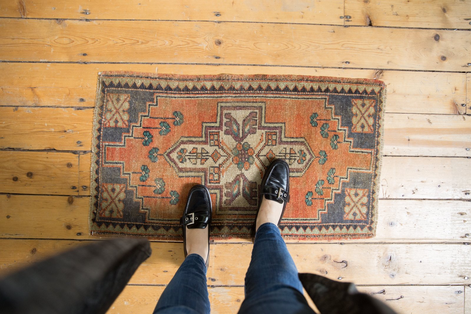 1.5x3 Vintage Distressed Oushak Rug Mat // ONH Item 6184 Image 1