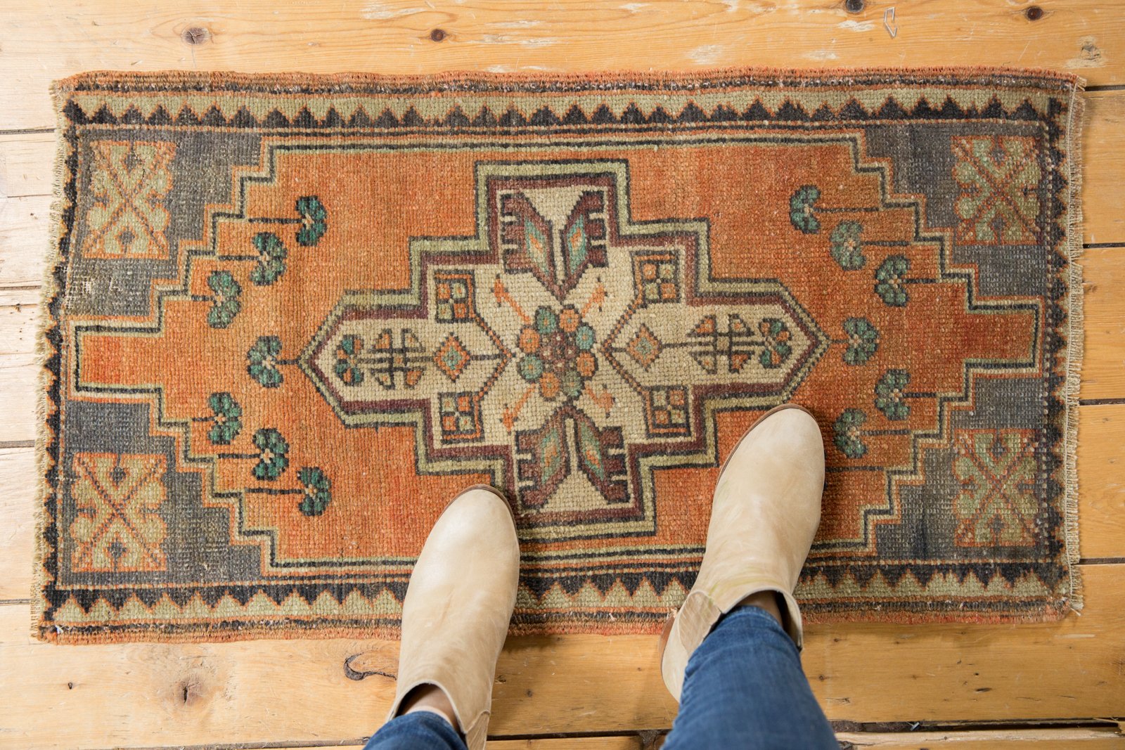  Vintage Distressed Oushak Rug Mat / Item 6195 image 2