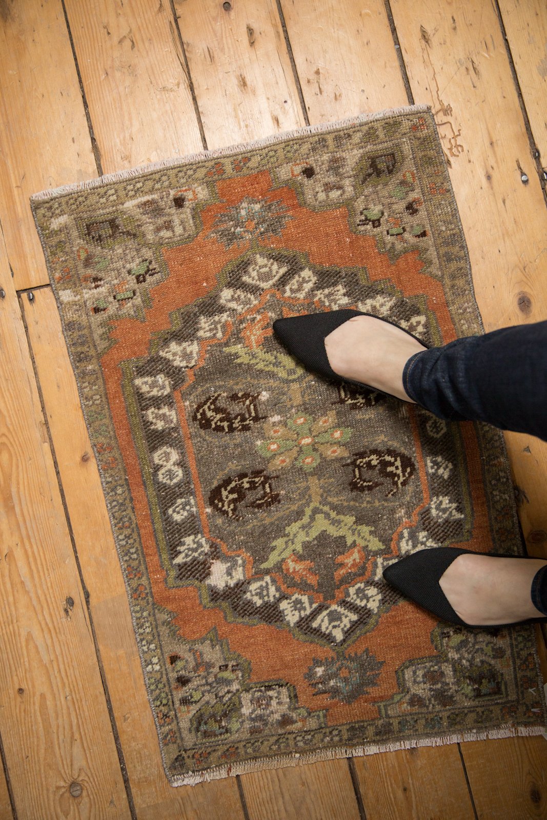 1.5x2.5 Vintage Distressed Oushak Rug Mat // ONH Item 6203 Image 1