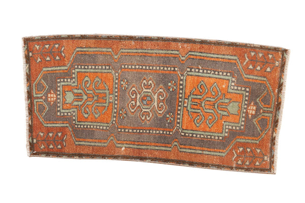 Vintage Distressed Fragment Oushak Rug Mat Runner / ONH item 6215 