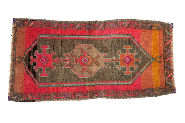 1'6" x 2'11" Vintage Distressed Oushak Rug Mat / Item 6353 image 1