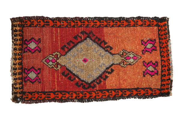 1.5x3 Vintage Distressed Oushak Rug Mat // ONH Item 6362